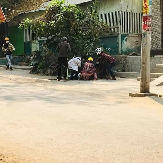 Please Stop😭😭😭
사람을 죽이지 마🙏🙏🙏
10:38 AM
10.3.2021
#Myingyan
#WhatsHappeningInMyanmar
#CrimesAgainstHumanity
#SaveMyanmar
#RejectMilitaryCoup