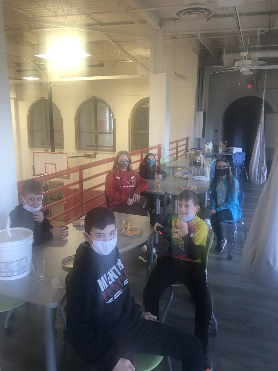 Congrats to my DreamBox Heroes! Seven topics a week for three weeks. Keep up the great work! <a href="/MentorMemorial/">Ericka Blackburn</a>