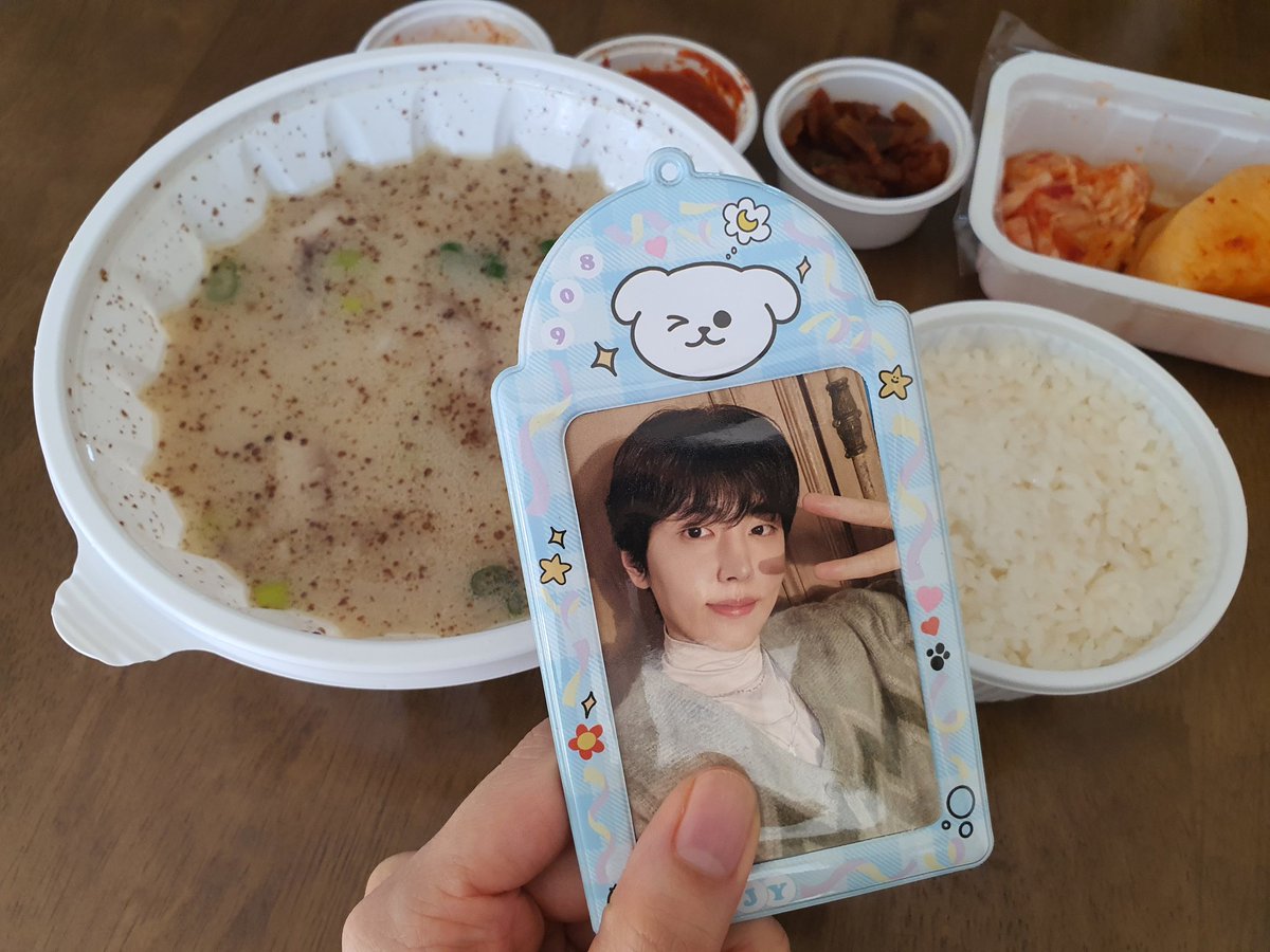 CFKB_0809's tweet photo. 나오늘 국가이~.~ 재유나 푹자고 일어나서 밥챙겨먹어💜 다들 맛점 되세요💜
#BSMR https://t.co/eWSBx4XpA3