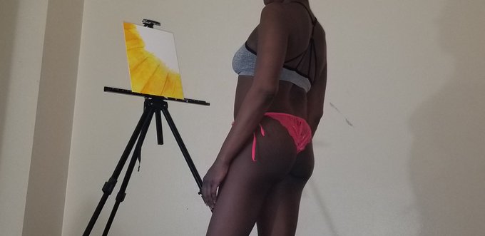 Slow monday.. guess I'll paint https://t.co/Y5V127qLE2<a href="/tag/freebritneyspears"class="tags"><span>#freebritneyspears</span></a><a href="/tag/freebritney"class="tags"><span>#freebritney</span></a>