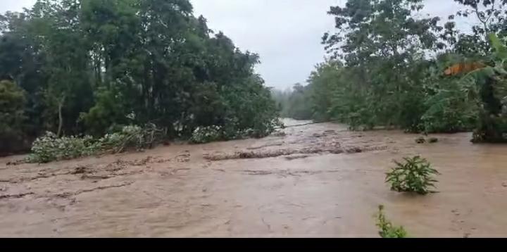 DPN_BSMI's tweet photo. Setelah gempa, banjir kini melanda Mamuju. Kita doakan semoga bencana segera berlalu. BSMI akan terus membersamai mereka yang terdampak banjir
#bsmi #bsmicareforlife #careforlife https://t.co/5EDoR4pHiN