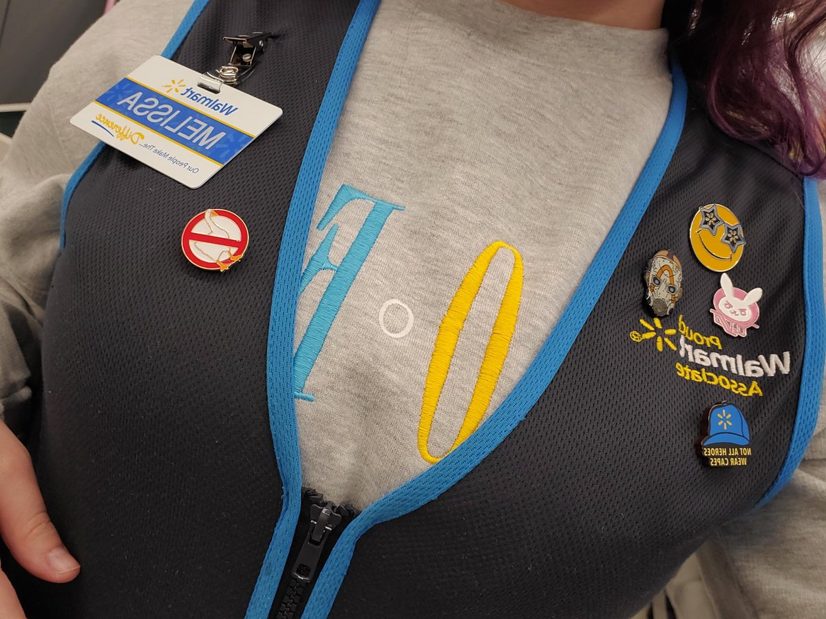 ShynnaAuditore's tweet photo. Oddly specific funfact:
Wearing @CrankGameplays @softboi sweatshirt with a Wal-Mart vest makes it look like your shirt says "OoF". Honest to God, big work mood.
#youtubermerch #softboi #crankgameplays #ethannestor https://t.co/Pfv2RE9hCk