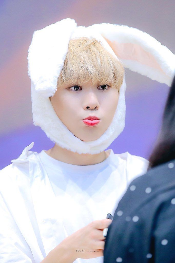 ginapalangga's tweet photo. < UNISVT Album Signing Event > 
[ 03102021 ] #Azi #아지 #UNISVT 너무 귀여워 토끼 ㅋㅋㅋㅋㅋ https://t.co/11N3iplPuY