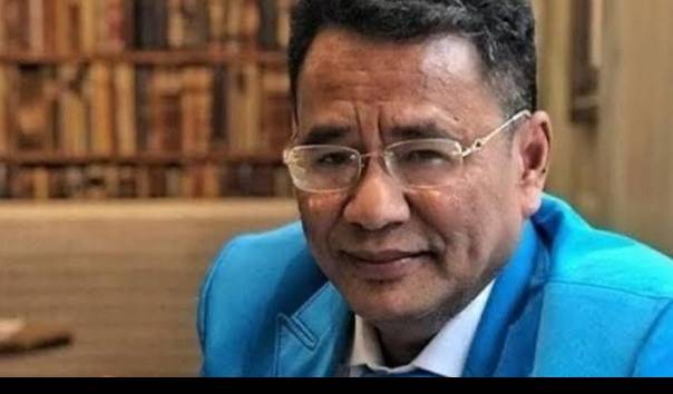 KompasTV's tweet photo. Terlalu Kaya, Hotman Paris Bingung Duitnya Mau Digunakan untuk Apa https://t.co/3iVt29U7g1 https://t.co/x0xyTGGM0U