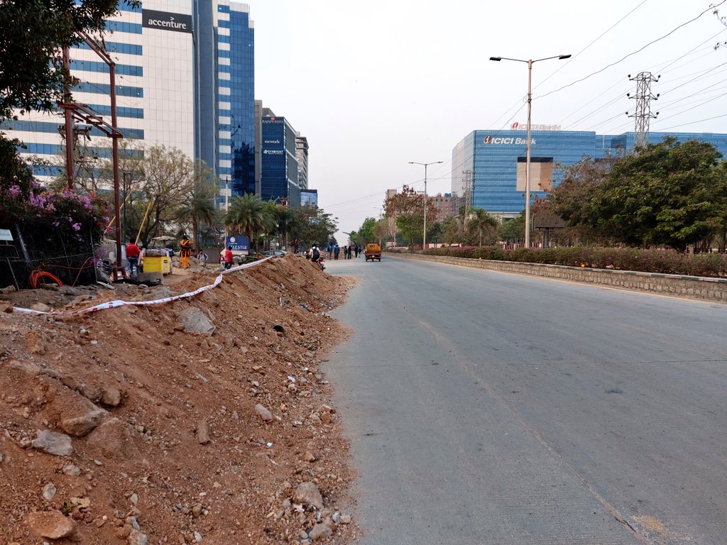 2018
Public: What is the need to concretize ISB Road which is already good?

@KTRTRS : We want to make it 'world class' and 'future proof' and no digging for 20 years.

2 years later in early 2021

#Hyderabad #BadRoads #PoorCoordination 
@rjsaulakh @anumodthomas @jvidyasagar