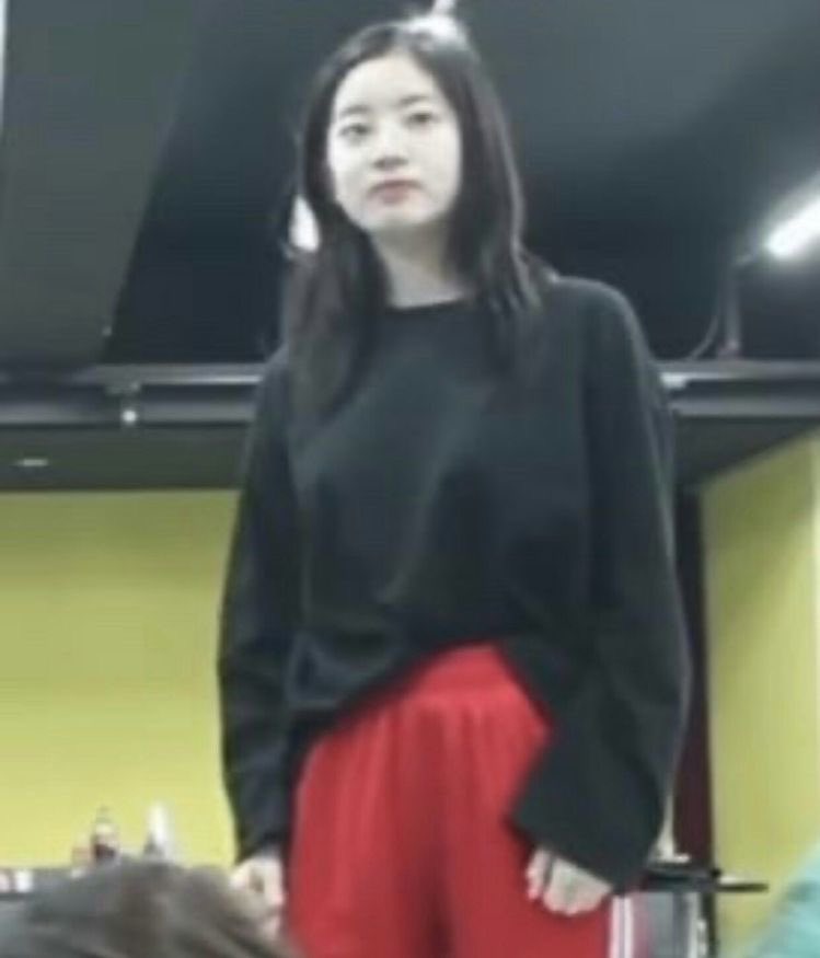dubjhussi's tweet photo. dahyun off stage is living in my mind rent free https://t.co/ClNeeqvS32