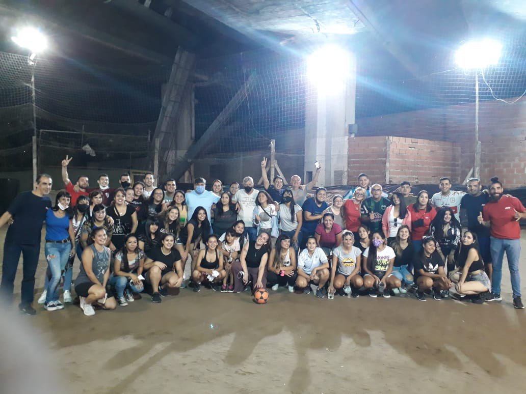 Jornada de vóley y fútbol femenino, gracias a todxs por participar <a href="/MuerzaRamon/">Ramon Muerza</a>  <a href="/aldecoto/">alberto aldeco</a> <a href="/cocorojas83/">Jose Rojas</a> <a href="/Montesinocarlo1/">Montesino carlos</a> <a href="/Sebasju158/">Sebasjuarez</a> @ArturoG0RD1LL0 <a href="/BifariR/">BifariRacing</a> <a href="/emanuelpeddrozo/">emanuel pedrozo</a> <a href="/VaneRamos1402/">Vanesa Ramos</a> <a href="/gabyfranch77/">El PELA 85 🌶️</a> <a href="/marianadecoto/">Mariana Zalazar</a> <a href="/DanielOveja/">Daniel Ovejero</a>