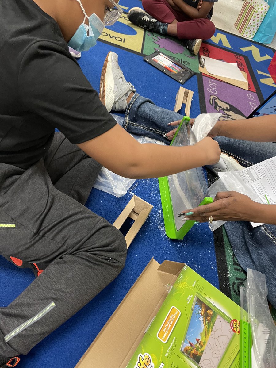 SmithTeaches2's tweet photo. Excuse me while I share more!!!! Special delivery for first grade! Ants 🐜🐜🐜!!!#STEMpbl First grade standard, animal needs in our community.....Can the students take care of and identify the needs of ants 🐜 with their class ant farm?👀😀👌🏾 We shall see? #HappySTEMlady 😊 https://t.co/vupBDX7TYp