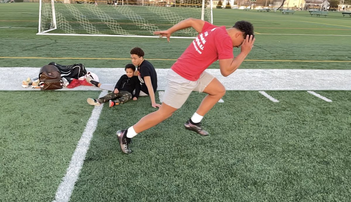 DanteKain2's tweet image. Learned from my Oldest Brother too Show &amp;amp; Teach my Youngest...
#bloodLineStrong #FamilyMeeting #40takeoffWork... 7th Grade Menace 😎