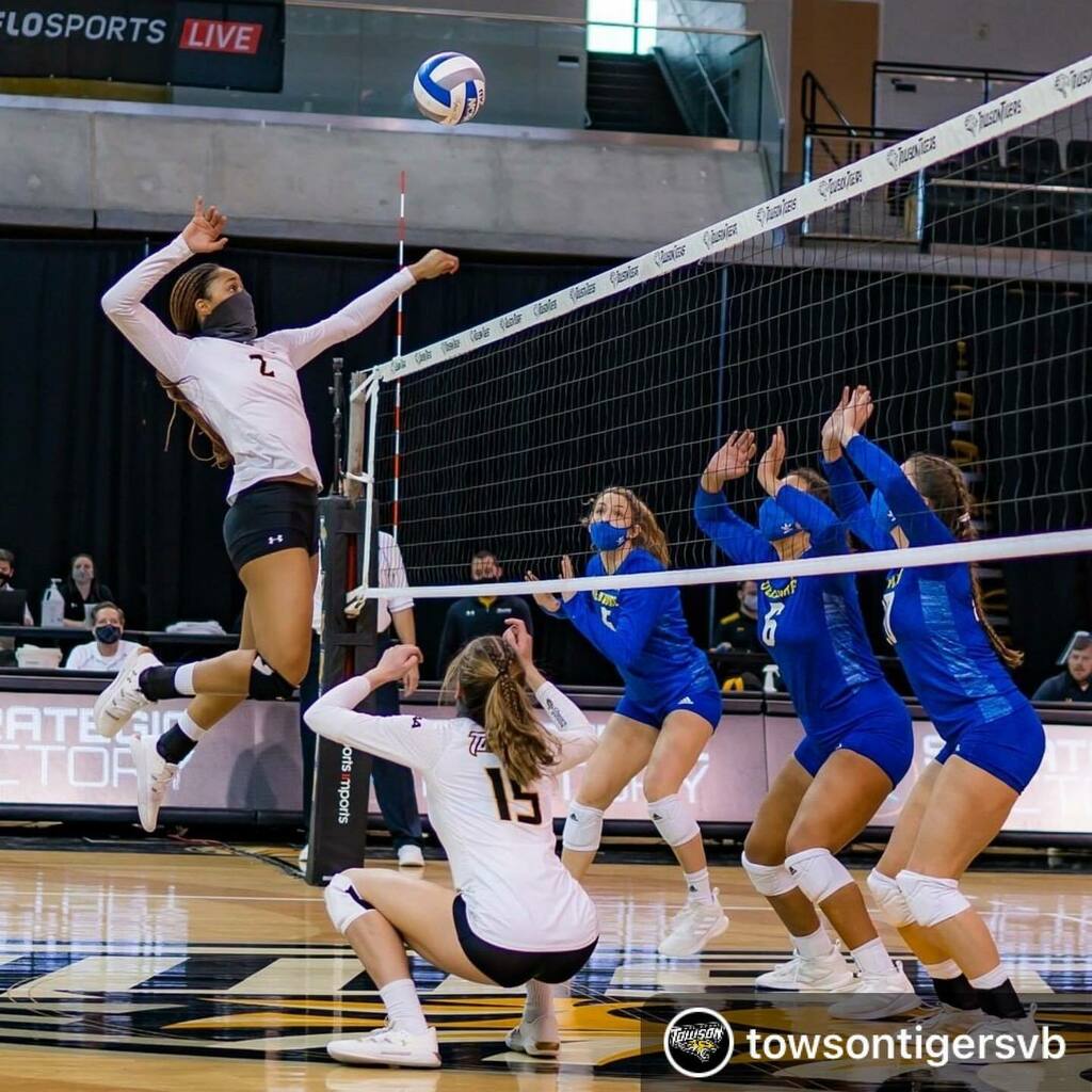 CHVBC's tweet photo. We know that girl!!! Aayinde Smith showing off the vertical against UDel. 🚀👟🏐💥 #JerseyJuniors #CHVBC #Alumni @cheastathletics https://t.co/0dwByPYwTd https://t.co/umhqTOudGe