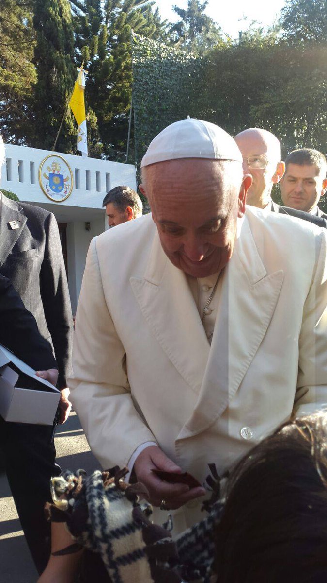 duizamema's tweet photo. Hoy me quiero presentar con ustedes, mi nombre es Dunia Izamara Mendoza De Martini y en 2016 he tenido la inigualable oportunidad de ver al Papa Francisco durante su Visita a México. Poco a poco les iré contando la historia. https://t.co/caNOVwUlyU