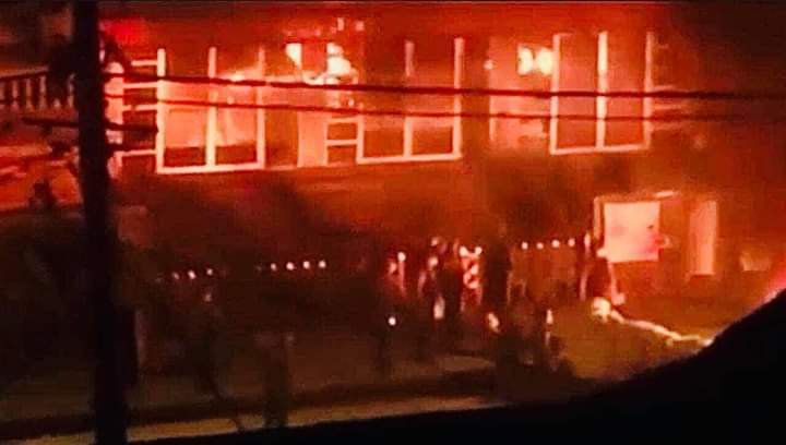 Fire as a weapon; Min Aung Hlaing's armed terrorists set fire in Thingangyun township at late night of Mar9.Setting fire to public properties is another night terrorism by Military.

JUNTA BESIEGNG
#Mar10Coup
#WhatIsHappeningInMyanmar https://t.co/0czHkhkMF7