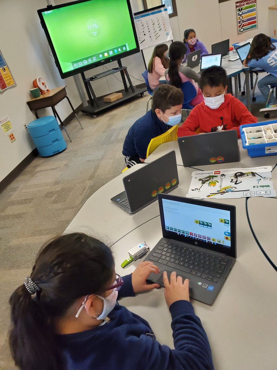 tranq084's tweet photo. Engaged, self-motivated, and teamwork...our kids @BlantonBulldogs are showing growth everyday. So proud of their hard work #TogetherWeCan #BlantonSTEM @triciabadillo https://t.co/KAahpvic3P