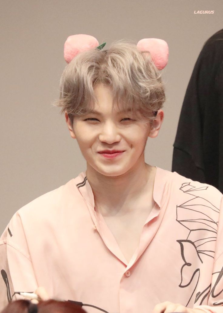 ginapalangga's tweet photo. < UNISVT Album Signing Event > 
[ 03102021 ] #David #데이뷔드 #UNISVT 그가 웃을 때 그의 눈은 사라진다.... 아이구... https://t.co/7lYPTZiXZE