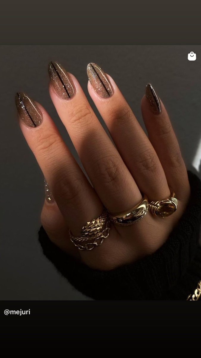 Lovechiclifesty's tweet photo. 🌌Dark lense photography with a touch of shimmer ✨
@Mugler @DojaCat @Mejuri @exquisite_eye @amylenails
.
.
#photography #midnight #art #nairart #goldtouch #exquisiteeyes #mejri #jewelry #streetdojacat #dojacat #streets #music #photographers https://t.co/80IVKtisCh