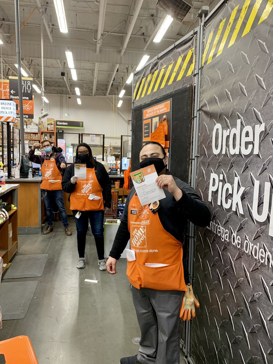 Recognition for Miguel and Erica <a href="/643/">643</a> for sharing their knowledge and best practices with service desk routines. Great job 🙌<a href="/PeteD49/">D49 Anglers</a> <a href="/Debster10221/">Debster</a> <a href="/mosunich/">Deborah Mosunich</a>