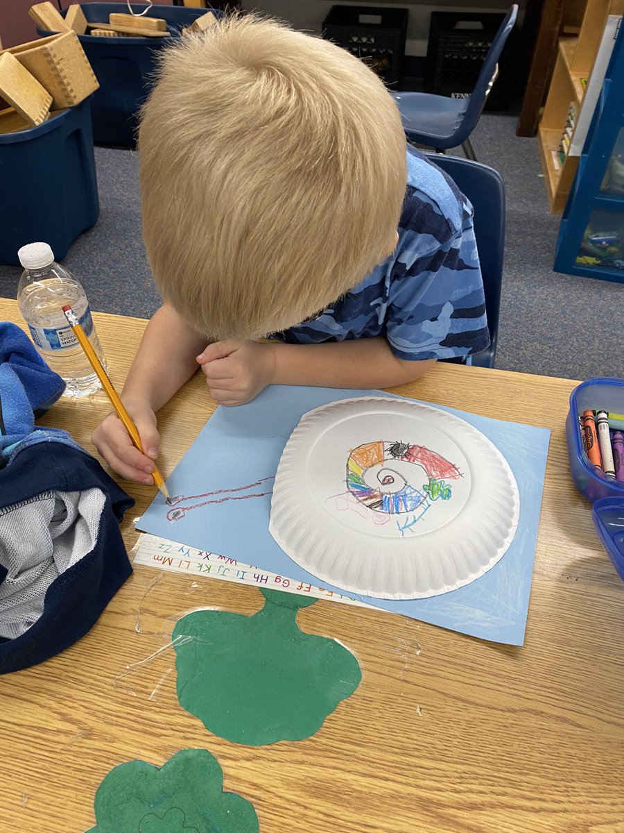 _Toni_withanI's tweet photo. So our theme this week is Under The Sea  🌊.. So today we read A Home for hermit Crab by Eric Carle. Funny thing is that they’re my ideas, but they execute them way better than I do!! My “teacher example” 😬 #mostteacherscantdrawanyways https://t.co/CU9MX2ZXLH