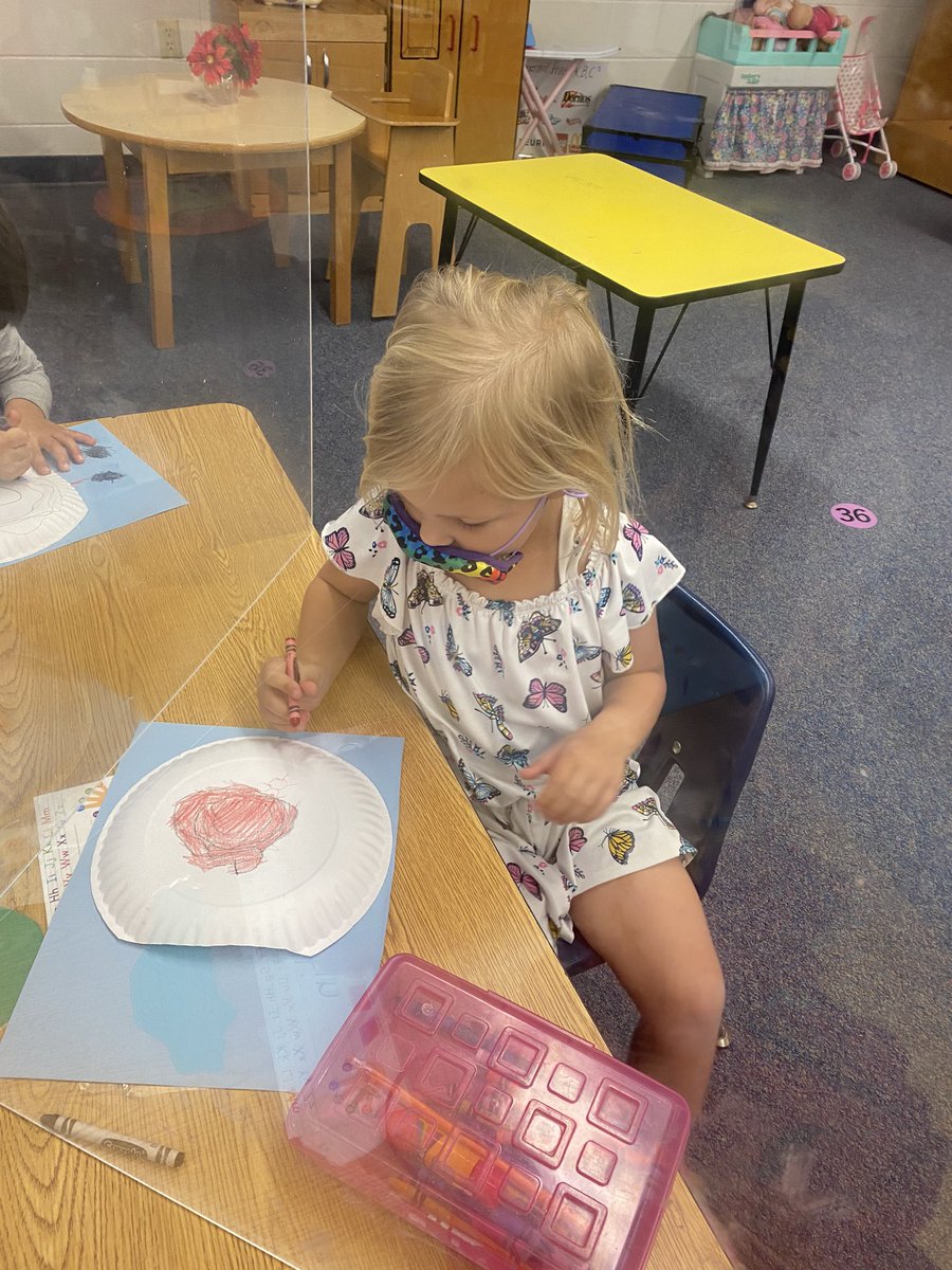 _Toni_withanI's tweet photo. So our theme this week is Under The Sea  🌊.. So today we read A Home for hermit Crab by Eric Carle. Funny thing is that they’re my ideas, but they execute them way better than I do!! My “teacher example” 😬 #mostteacherscantdrawanyways https://t.co/CU9MX2ZXLH