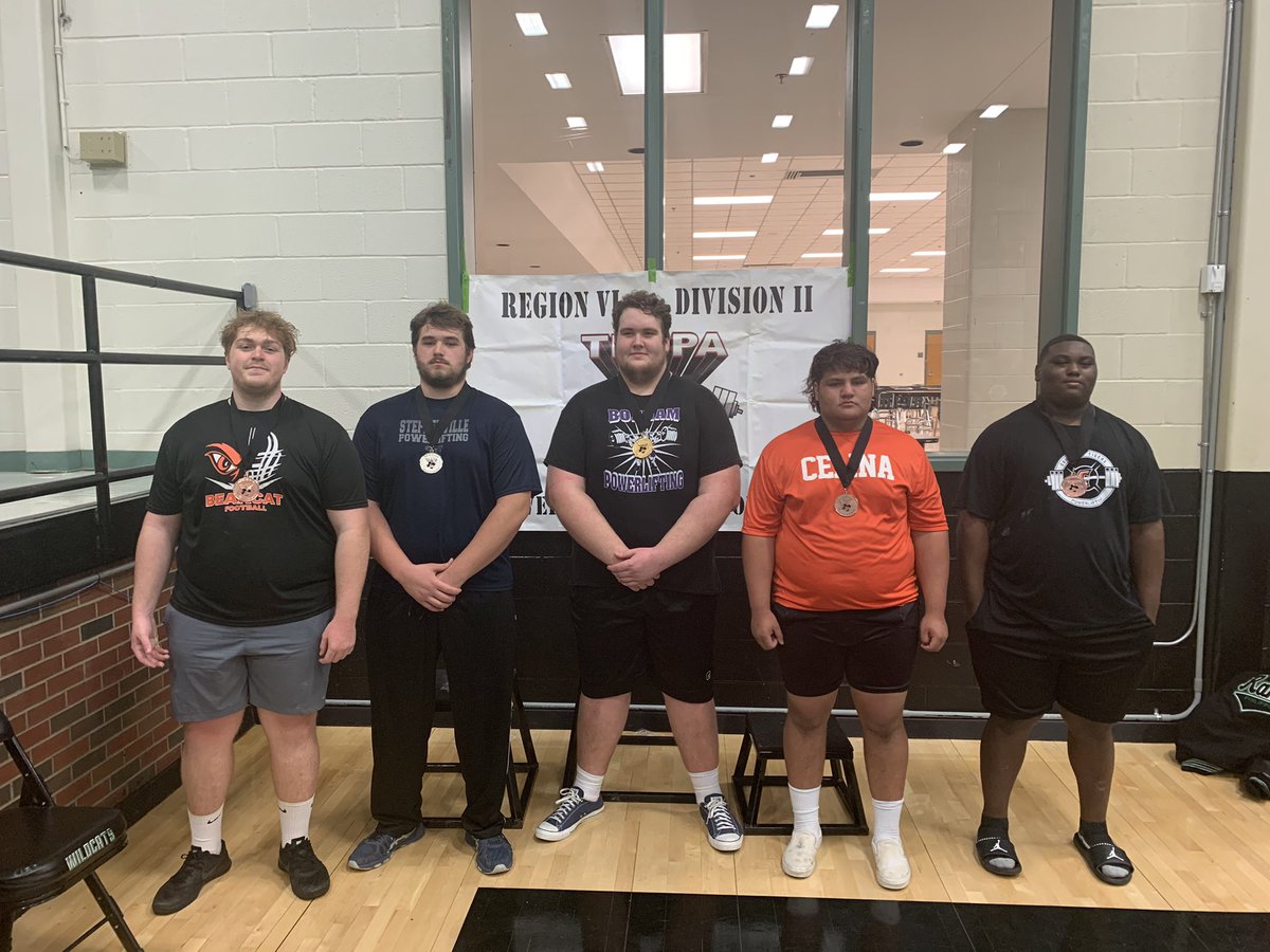 CoachPerez44's tweet photo. Super proud of these two young men for competing their tails off today at regionals @jacob_scott77 with a personal best 1505 total 4th place finish, and @edwin_rod23 with a 1st place finish and a trip to Abilene to compete at the state meet! https://t.co/fYvejXxLDB