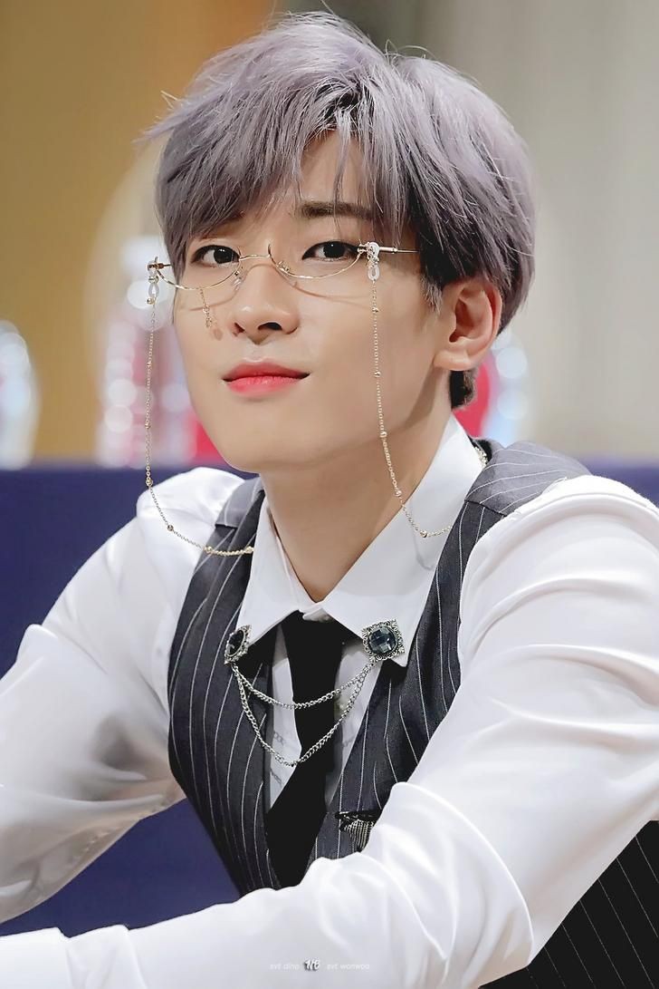 ginapalangga's tweet photo. < UNISVT Album Signing Event > 
[ 03102021 ] #Fran #프란 #UNISVT 실제로 보면 정말 위협적으로 보여서... 와... https://t.co/8BmP27mzao