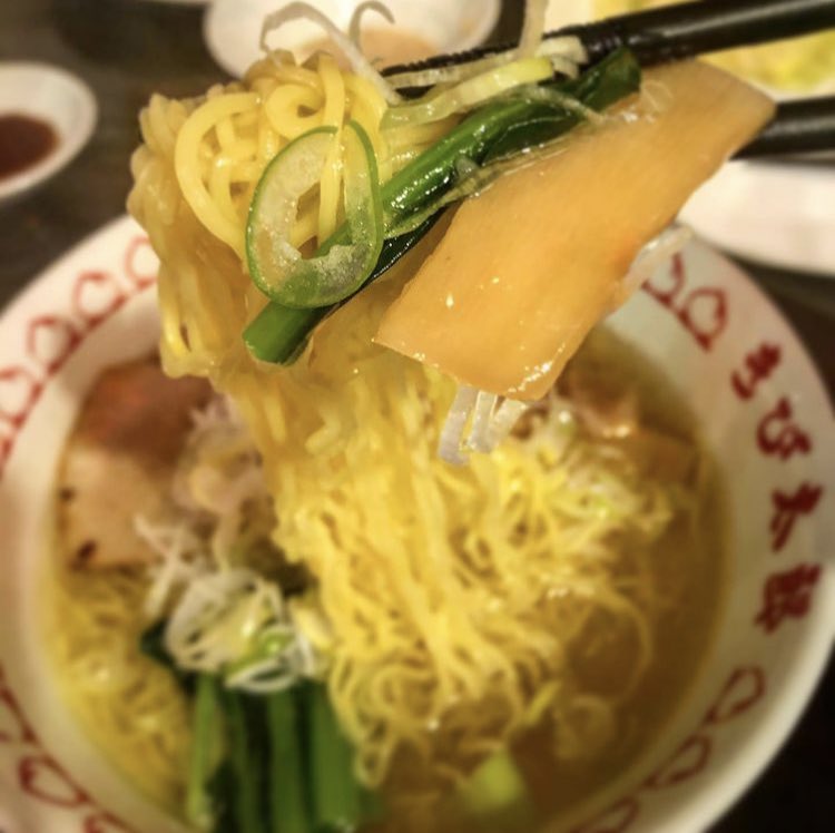 NAGANO_gourmet's tweet photo. 「吟屋食堂」
ラーメン食〜べたい🍜
ということで、「TKM(たまごかけ麺)」と「鶏そば」をペロリ😋
出汁と一緒に食べる卵と麺は〆にはピッタリ‼️
#長野駅 #ランチ #ディナー
#ラーメン #〆 #グルメ #卵
#食べるの好きな人と繋がりたい
#nagano #lunch #diner #ramen #noodles #gourmet #tkg #raice https://t.co/aFiWlBfx4S