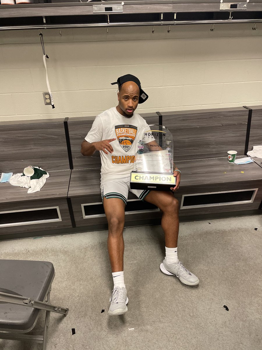 MeechieTerry's tweet photo. I’m just Living The Dream🙏🏽‼️ #Year1 #BaldFam👨🏾‍🦲 #ForyouUncleBob https://t.co/DQC4mSXT2a