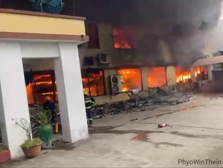 phoo2626's tweet photo. This morning fire broke out at a Garment factory on Zaykabar 4 Road, Mingaladon Township and Level-2 vehicles were evacuated and everything is now under control.

JUNTA BESIEGING
#WhatsHappeningInMyanmar
#Mar10coup https://t.co/hFvli2UBSm
