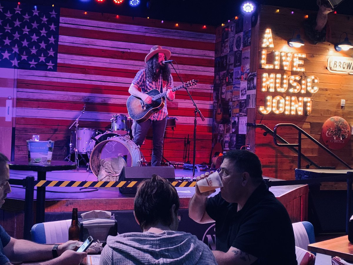 It seems like FOREVER since we’ve got to enjoy #livemusic ! Please got check out THIS guy! John Lee Wyatt... he’s AMAZINGLY talented! <a href="/MusicMixDaily/">大道寺</a>