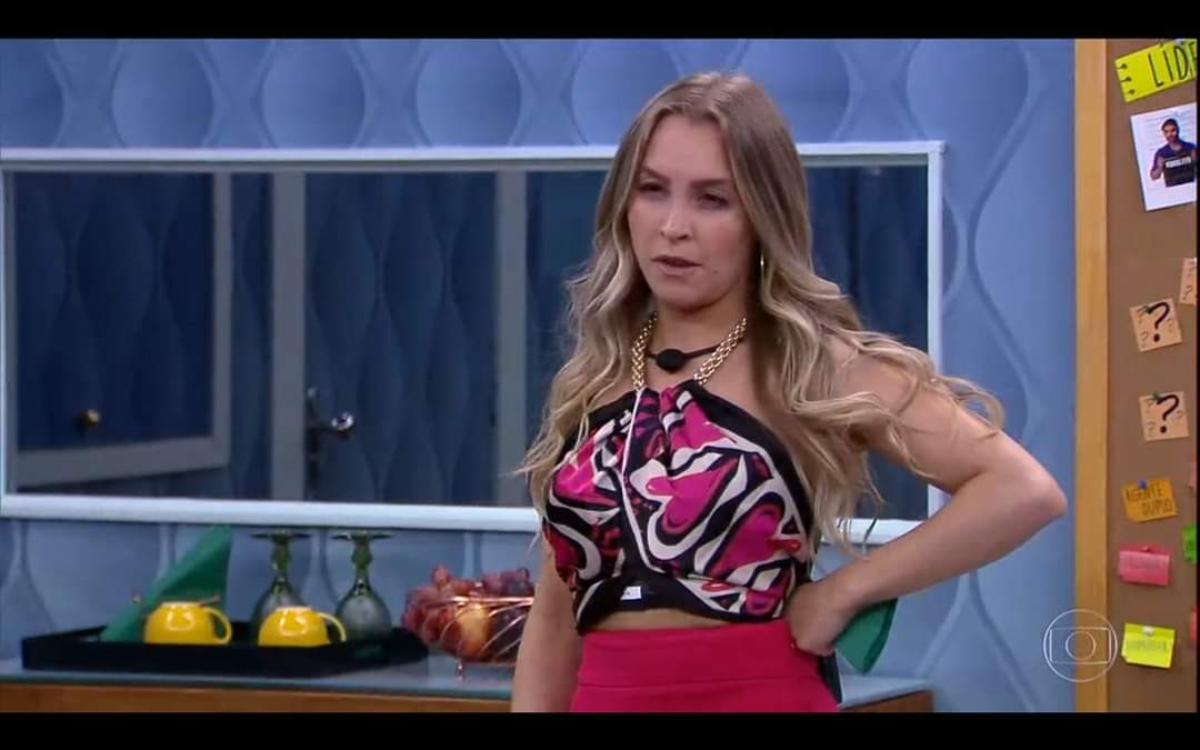 RafaTelles8's tweet photo. Quando a esposa coloca uma camera em casa pra saber o que o marido faz quando ela sai kkkk #BBB21 https://t.co/TsU7nQXMR0