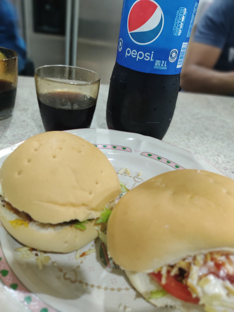 Andypmiranda_'s tweet photo. Amo las hamburguesitas preparadas en casa 😍😍 https://t.co/F5R8QiOrzg