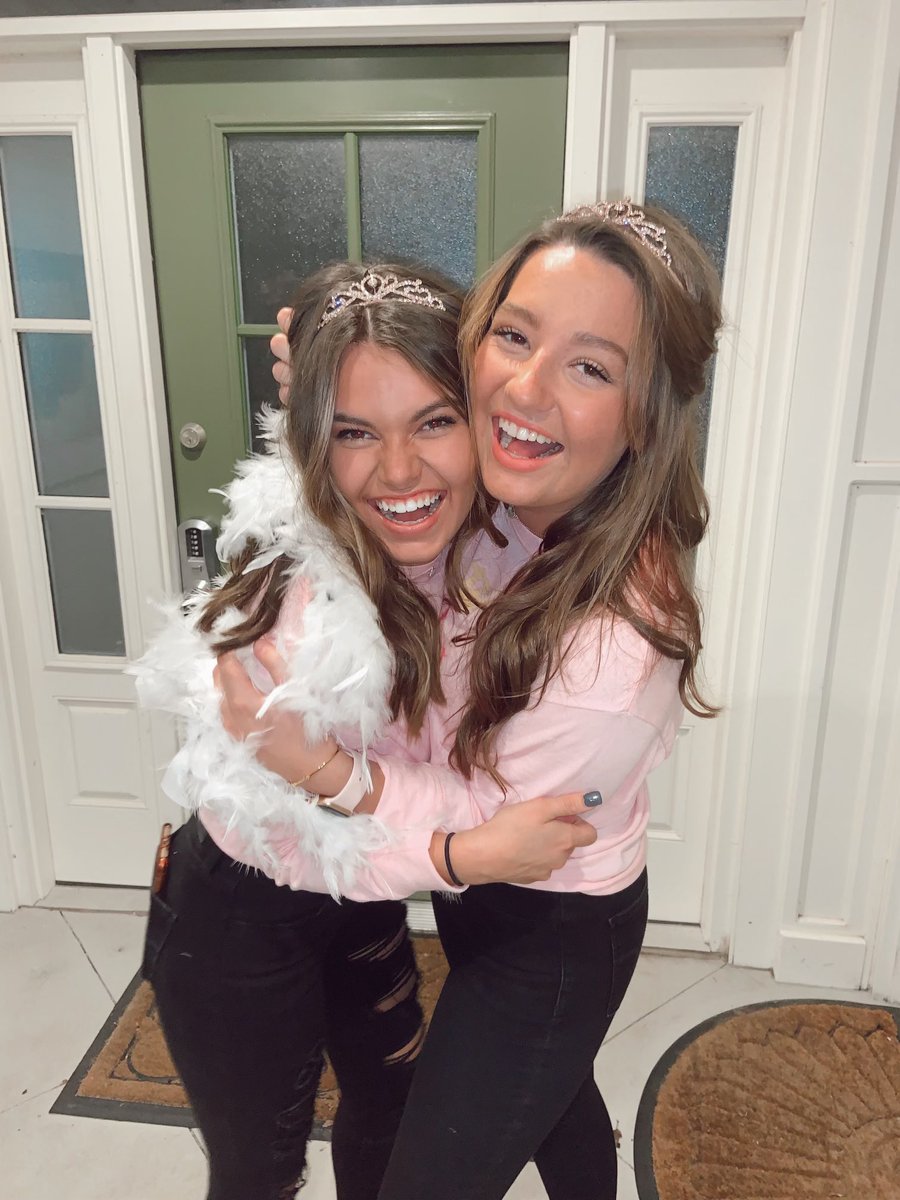 WKUKD's tweet image. Big/ Little Duo @kayleewaldridge and @brechildss !! @WKUSigEp #sweetsweek2021 👑💖