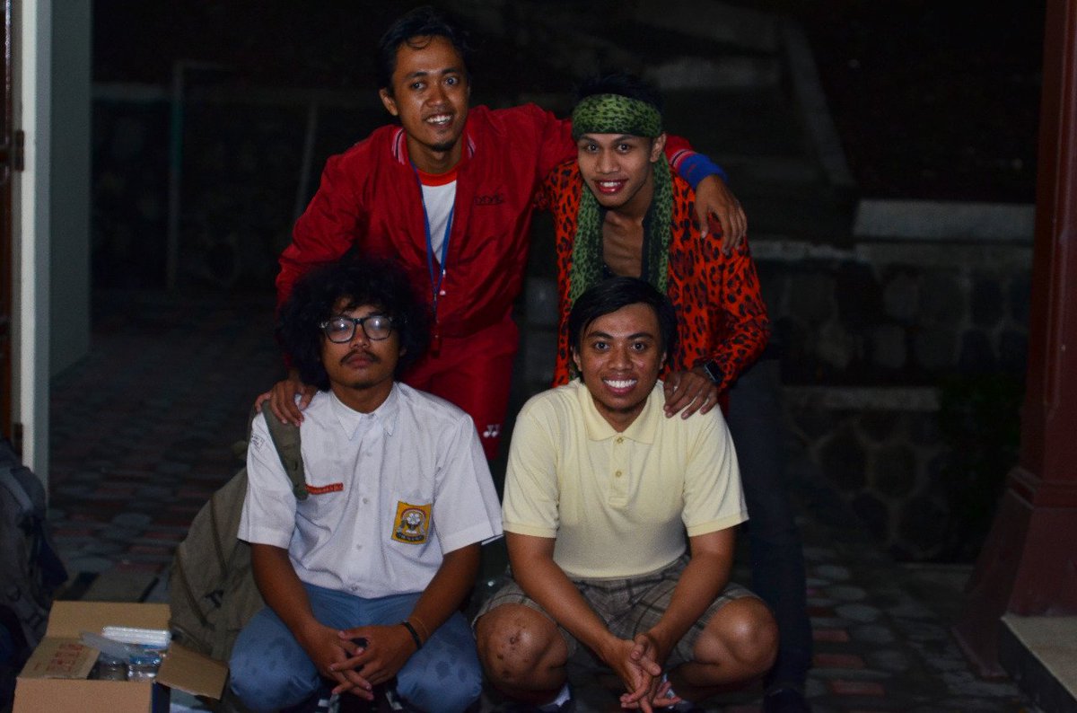 TheMudub's tweet photo. 13 tahun usia band kami, tepat di 2 Mei 2021 nanti. 
Dari awal berdiri kami baru berhasil menghasilkan 2 album:
-Hidup Djaya Abadi (2009)
-Kicau Kacau Kota (2017) 

dan beberapa single seperti: Andai Aku Jadi Tarzan, Doiku Kentut &amp; Dendam Ceria. https://t.co/eDCk5780we