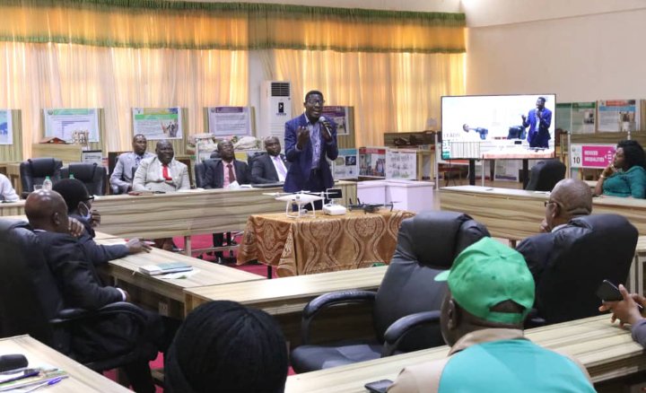 Femi__Adekoya's tweet photo. "The best way to predict the future is to create it", says @Tawanda_jc

I'm creating the future I want for agriculture through my engagement with critical stakeholders, and in extending current tech #innovations that are potent to change the agric landscape positively

#Drones4Ag https://t.co/aWz3sp3clu