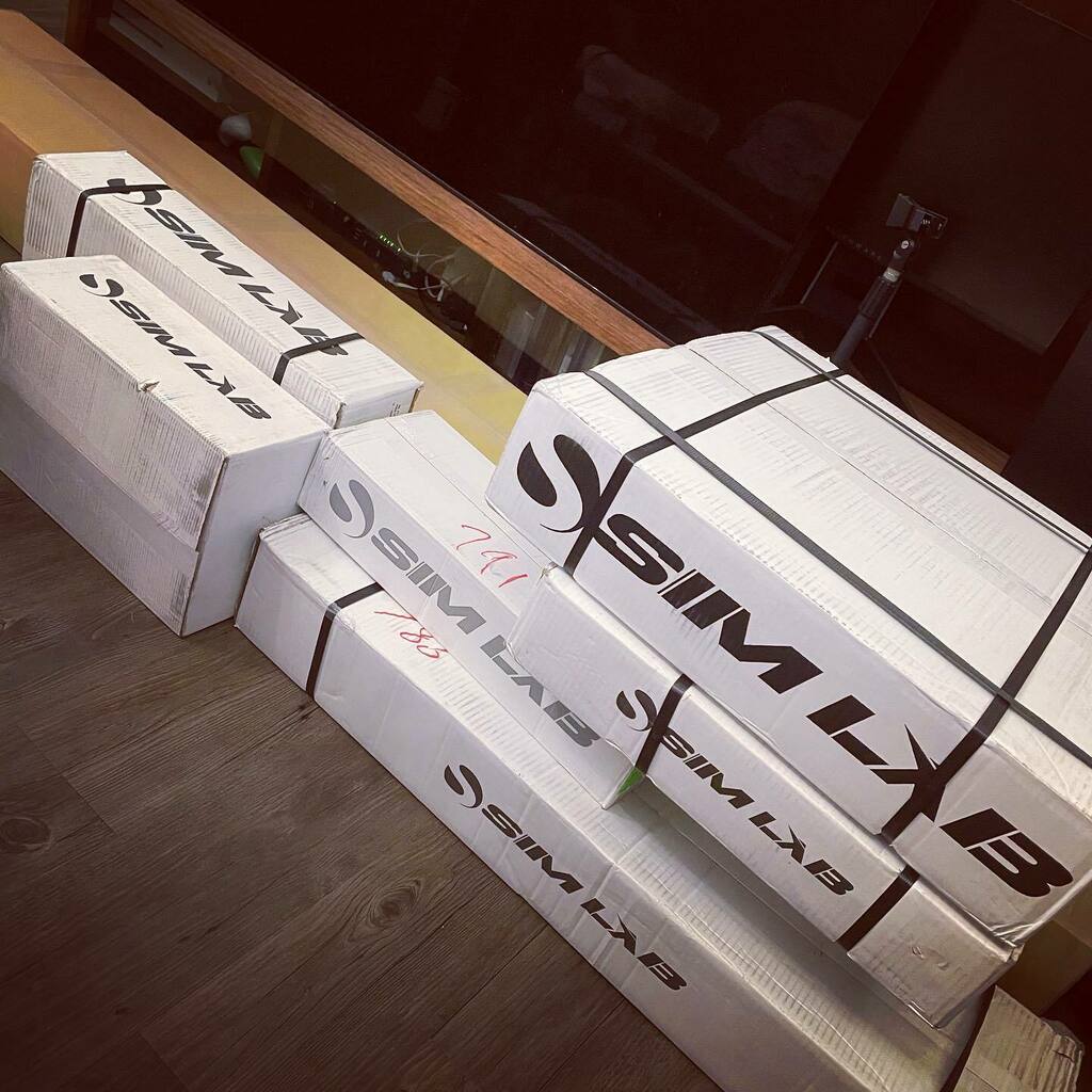 M_Minoshima's tweet photo. 解る人には解るやつが届きました

#simracing #simracingamers  #simrig #simracer #simracinghardware #simracecomponents #simracingsystem #simrace https://t.co/epXP5VRLaH https://t.co/QLBF3aZW41