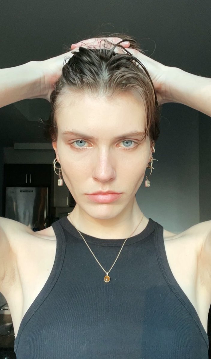 bruuuccee_'s tweet photo. I have officially convinced myself that I have grey eyes https://t.co/ipFt2UOeQl