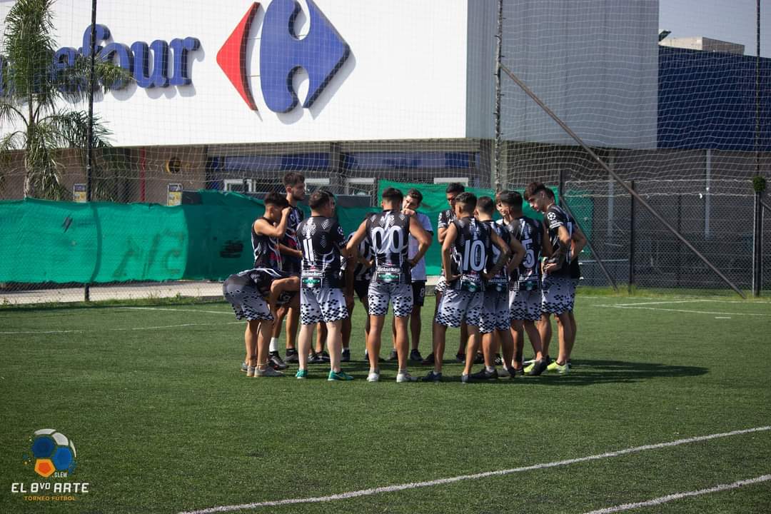 FcJuventus9's tweet photo. Sin duda hicimos historia todos juntos. Lo prometimos el día 1 y lo cumplimos todos juntos. Llegó la 5ta estrella para la Juve 🏆🏆🏆🏆🏆 https://t.co/ny93YbmTHi