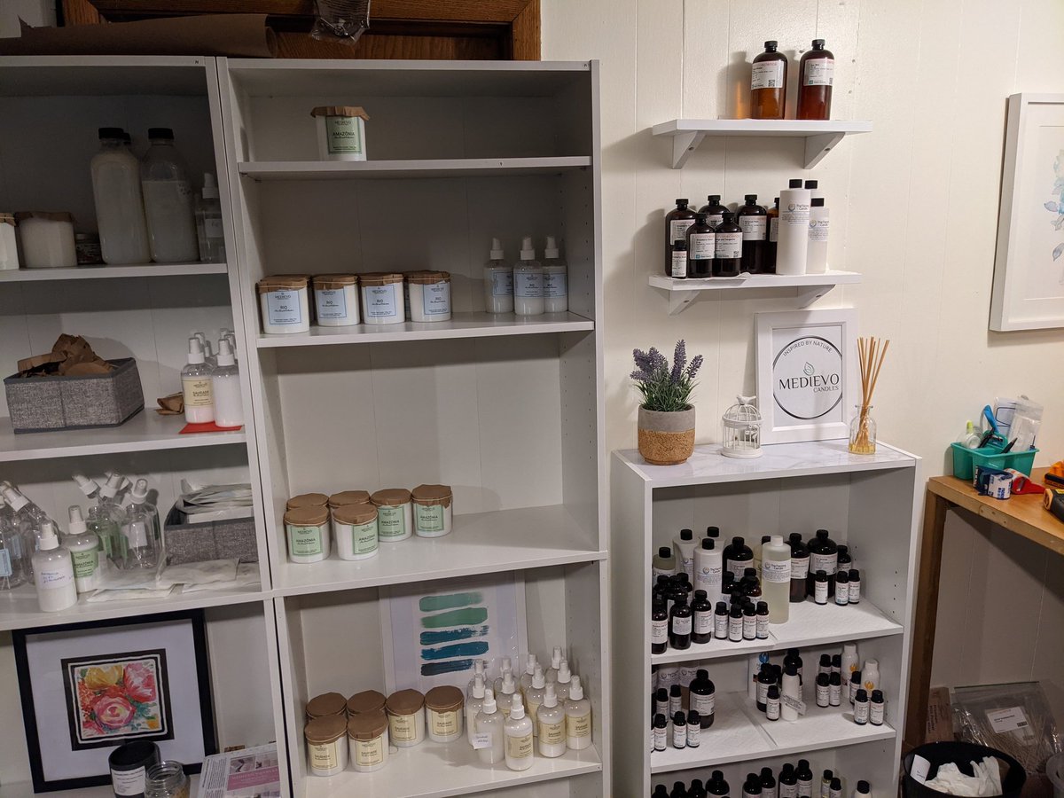 Touring a new local business: Medievo Candles 🕯️ in West Fargo. <a href="/MedievoCandles/">Medievo Candles</a> Handmade candles and room spray.
@CityofWestFargo
#LoveYourLocalWF