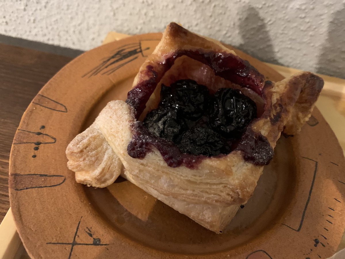 onai_fp_zuma's tweet photo. 気になっていたコッペパンサンドのお店🥖サーモンとタルタルの組み合わせが最高でした!
#PINEFIELDSMARKET https://t.co/r98eJQPvmZ