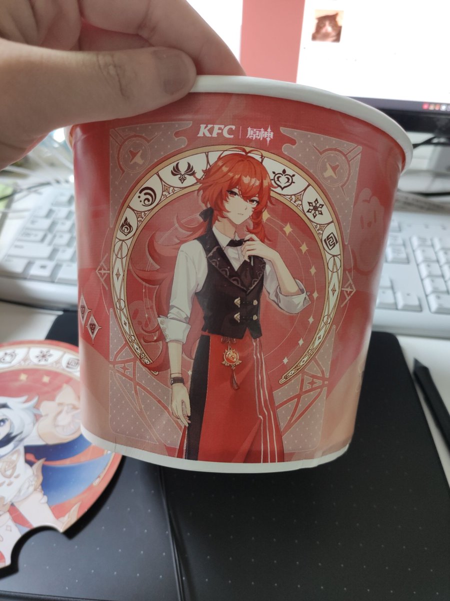 q307479227's tweet photo. 原神KFC桶拿到了！！我还以为晚了两天就送完了买不到了呢！来一份二次元女仆桶.jpg #原神 #Genshin #Genshin_Impact https://t.co/T87y6laPmK