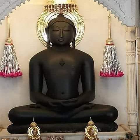 SpoorthiJain2's tweet photo. #Jainism #jains #Jain #munisurvatha #thirthankar #jahajpur #Rajasthanajaintemple
सुबह की पहली किरण प्रभु दर्शन के साथ
#jin_darshan
#rajasthan_jain_temple
आज है मुनिसुव्रतनाथ भगवान के मोक्ष कल्याणक है
मुनिसुव्रतनाथ तीर्थांकर, जहाजपुर, राजस्थान https://t.co/f61kx9CrLY