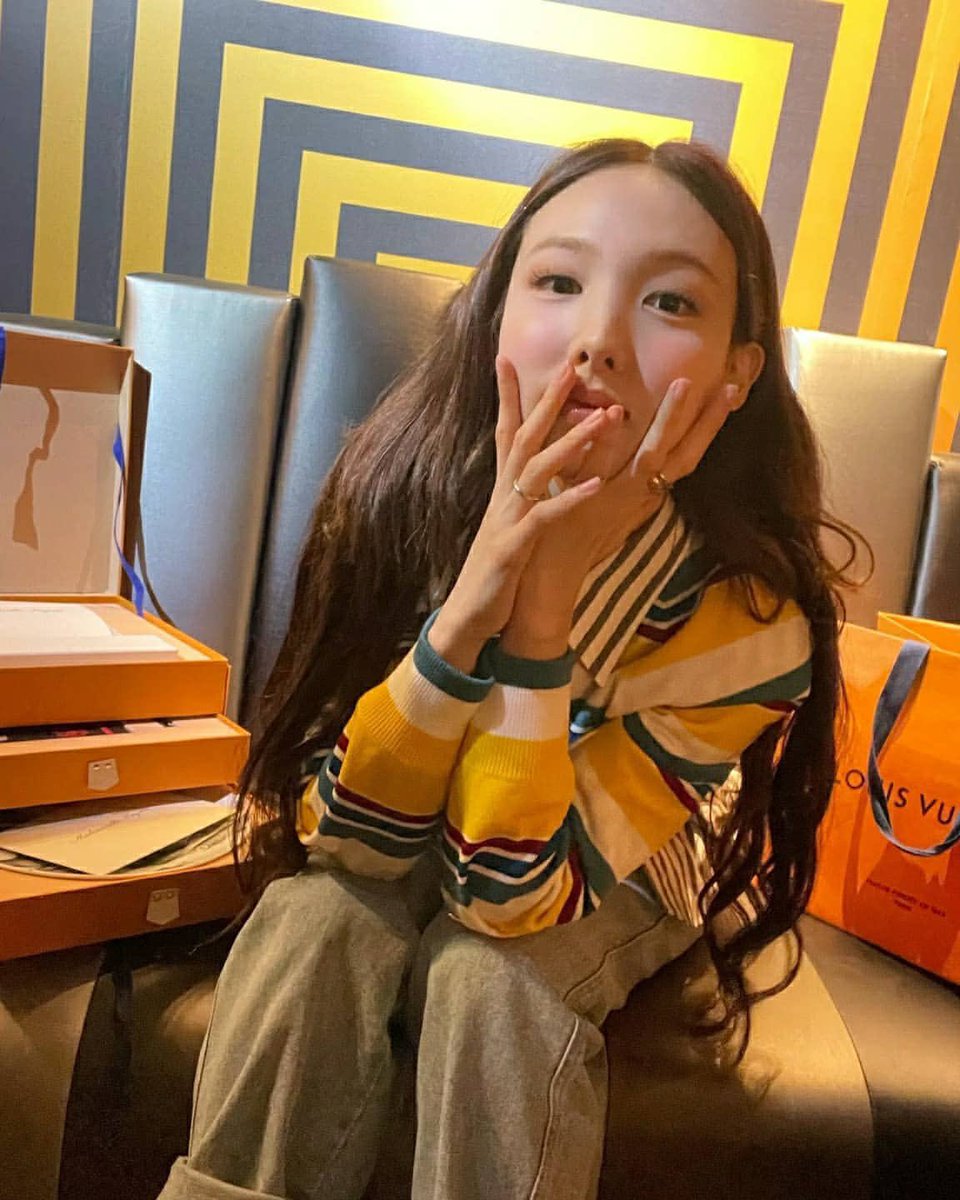 misa •ᴗ• (rest) on X: Nayeon's IG update “Louis Vuitton 2021