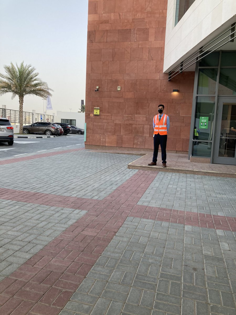 Our super Traffic Marshalls ensuring a safe start to the school day 💪🏽🤩