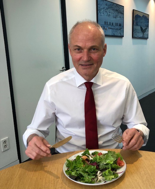 DKAMBinKorea's tweet photo. Thank you Climate Ambassador Yoo for nominating me for the #GoGoChallenge aimed at reducing #plastic use. I will say no to plastic cutlery and use non-plastic, reusable products in my daily life. I invite @DanagherM of @CanEmbKorea & Yang Rae Gyo of #AlmangMarket to participate. https://t.co/ce6HXf3mqH