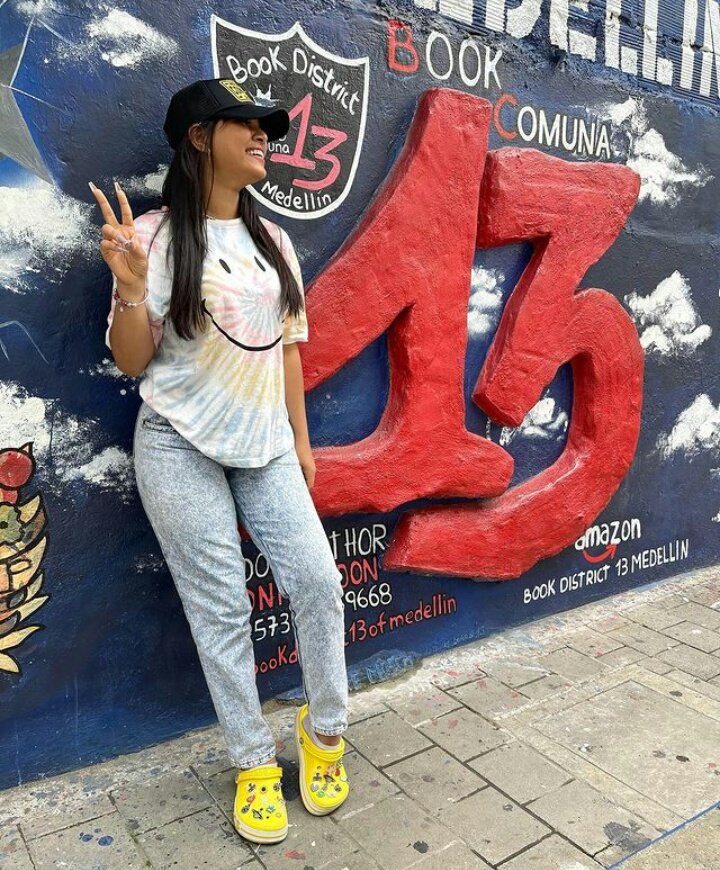 RossmariaW's tweet photo. Comuna 13 colombia🇩🇴🇨🇴👑 #larossmaria https://t.co/sHVNAkVcxP