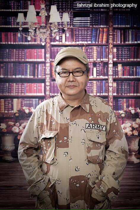 Rizal22's tweet photo. Annyeonghaseyo.. gw foto studio dulu sebelum wamil di korea. Wamil di korea 2 tahun kan, kalo disini wamil 9 bulan eh itu hamil ππ becanda ya serius amat hehe, gw lg tes foto wisuda di studio pake remote #studio358 #fahrizalibrahimphotography https://t.co/Do7PVf1Tgo