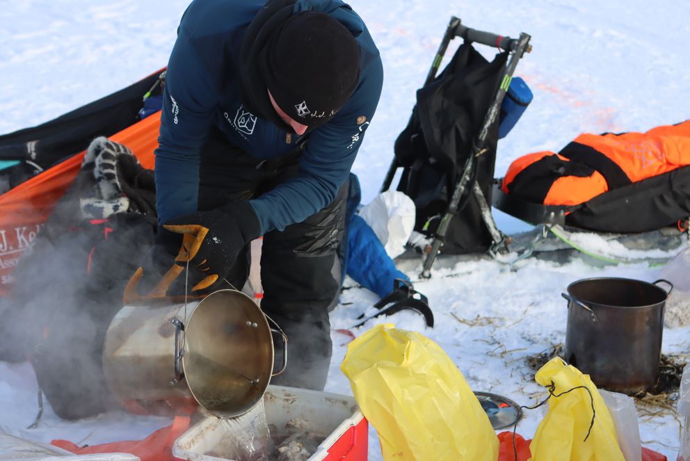 ADNIditarod's tweet photo. 4x Iditarod champion Dallas Seavey had the checkpoint at McGrath to himself for 90 minutes. 

First, he got swabbed for a COVID test. Then came the chores, like yanking off dozens of frozen dog booties. 

Later: a three-course feast for his team. 
https://t.co/z62mhkxWvy https://t.co/TjYiXlMcPH