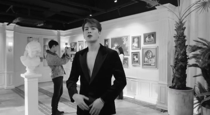 MV çok güzel olmuş. Ben orda olsaydım ve jackson yanımdan geçseydi kesin fenalık geçirir garip garip hareketler yapardım ama bu arkadaşlar iyi dayanmış helâl 
RAIN X JACKSON MAGNETIC
#RainxJackson_Magnetic 
#GOT7 #갓세븐