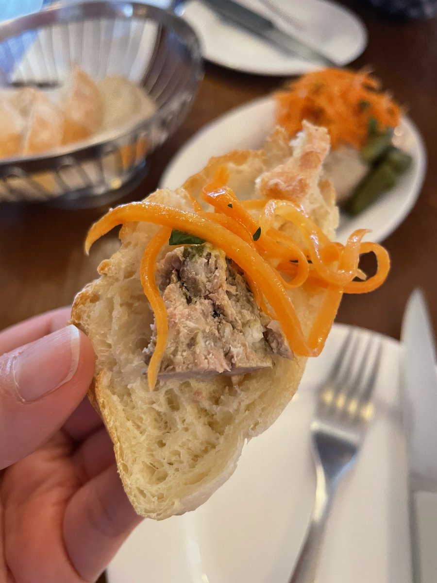 테린이...너무 맛있는데요....당근라페두 ㅠㅠ
시상에 이걸 9천원 받으시다니...