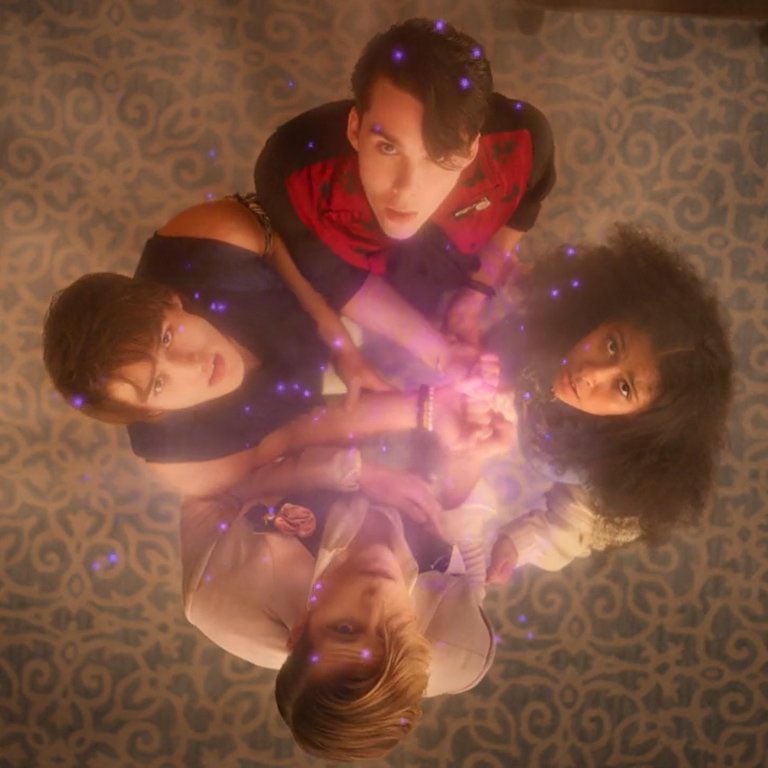 dantesmellark's tweet image. HAPPY SIX MONTHS OF JULIE AND THE PHANTOMS