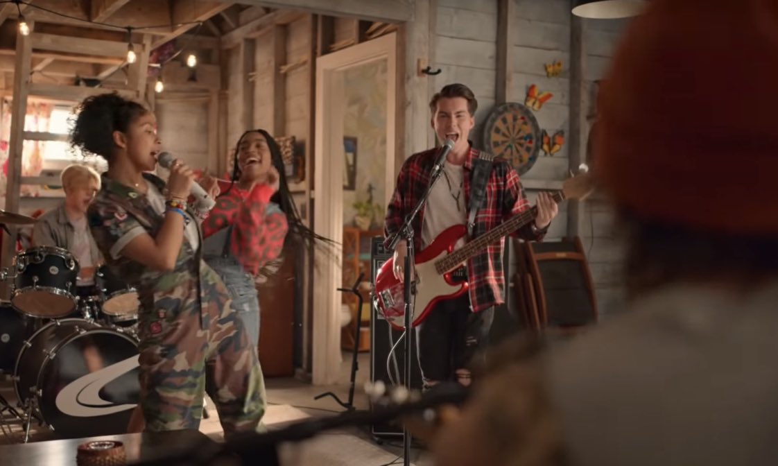 dantesmellark's tweet image. HAPPY SIX MONTHS OF JULIE AND THE PHANTOMS